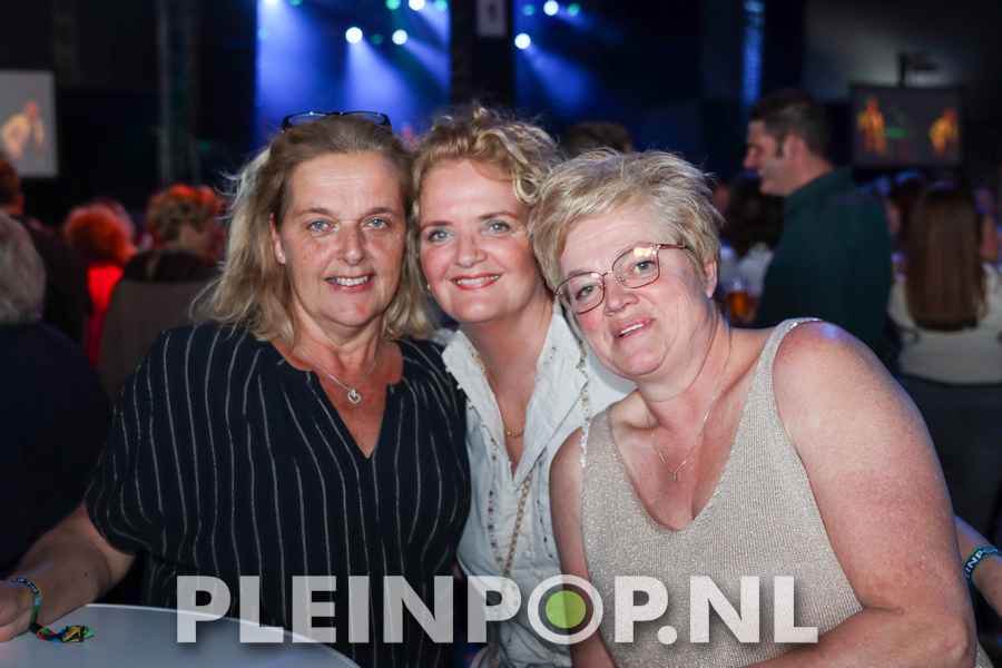 Publiek    Bezoekers (53)